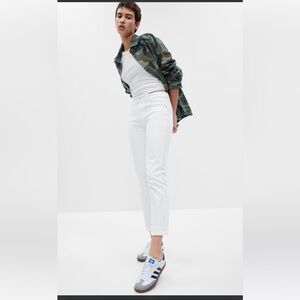 GAP Girlfriend Mid Rise White Jeans 31/12